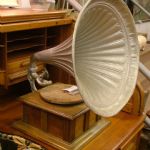 326 1542 Trattgrammofon